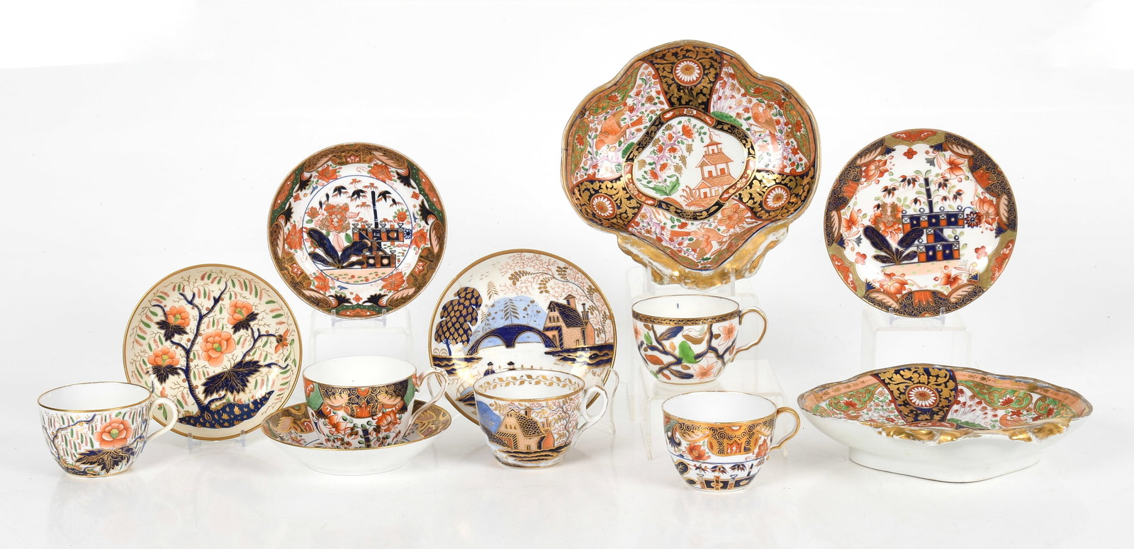 A Group of Twelve English Imari-Style Porcelain Wares, Including Copeland and Spode, 19th Century (1 of 10)