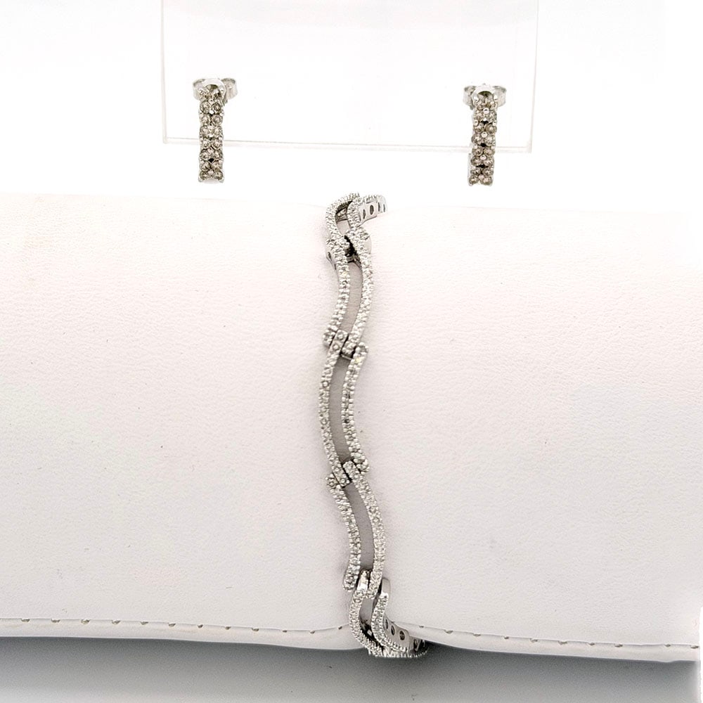14K White Gold Diamond Bracelet with Earrings: 14K White Gold Diamond Bracelet with Earrings This lot consists of a 14K white gold diamond bracelet with 14K white gold diamond pierced earrings. The total diamond weight 1.50cts. SI2-I1