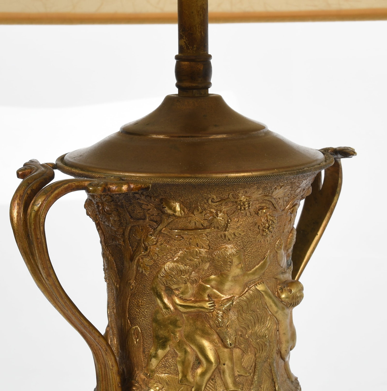 A Neoclassical Lamp - 7
