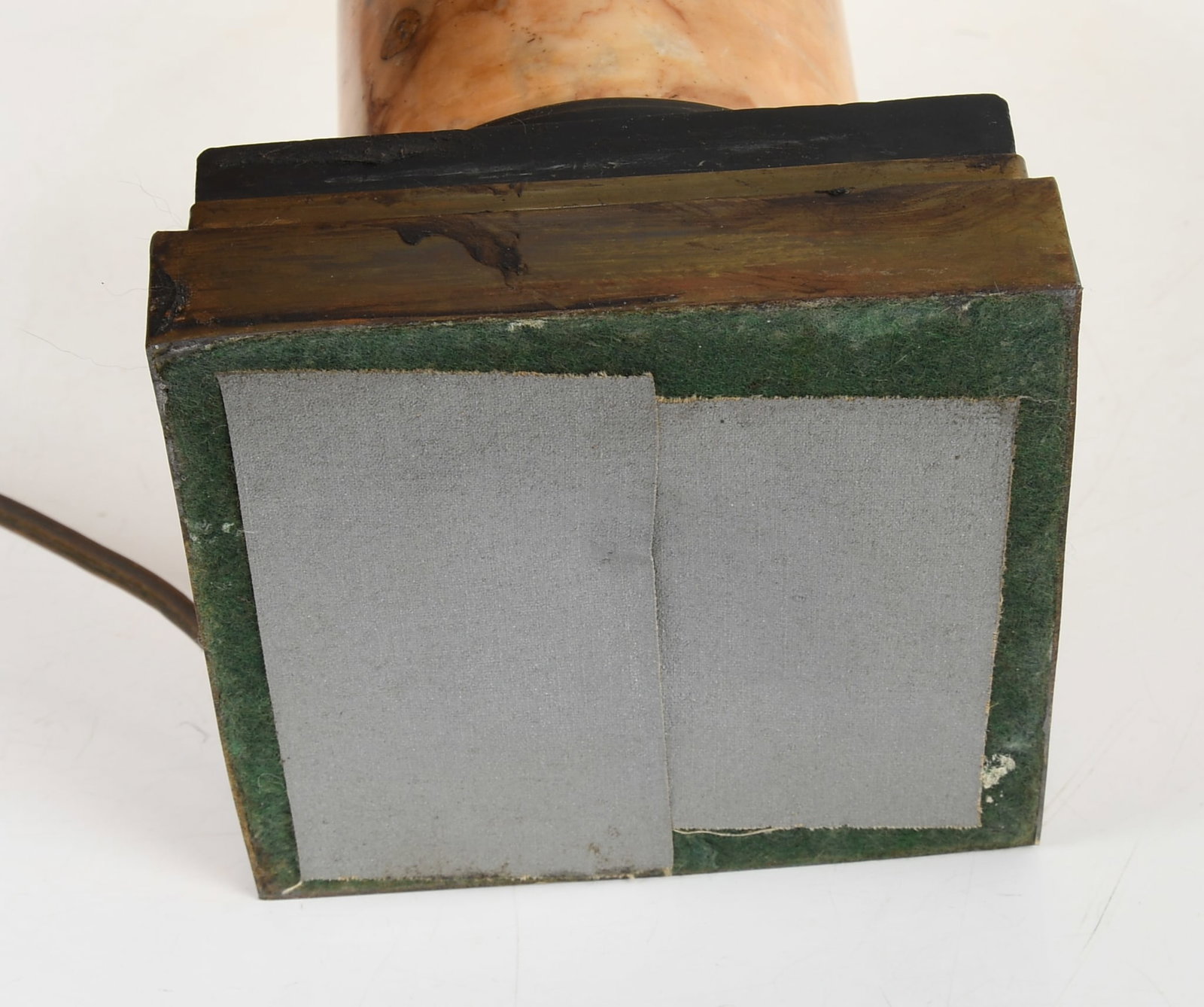 A Neoclassical Lamp - 8