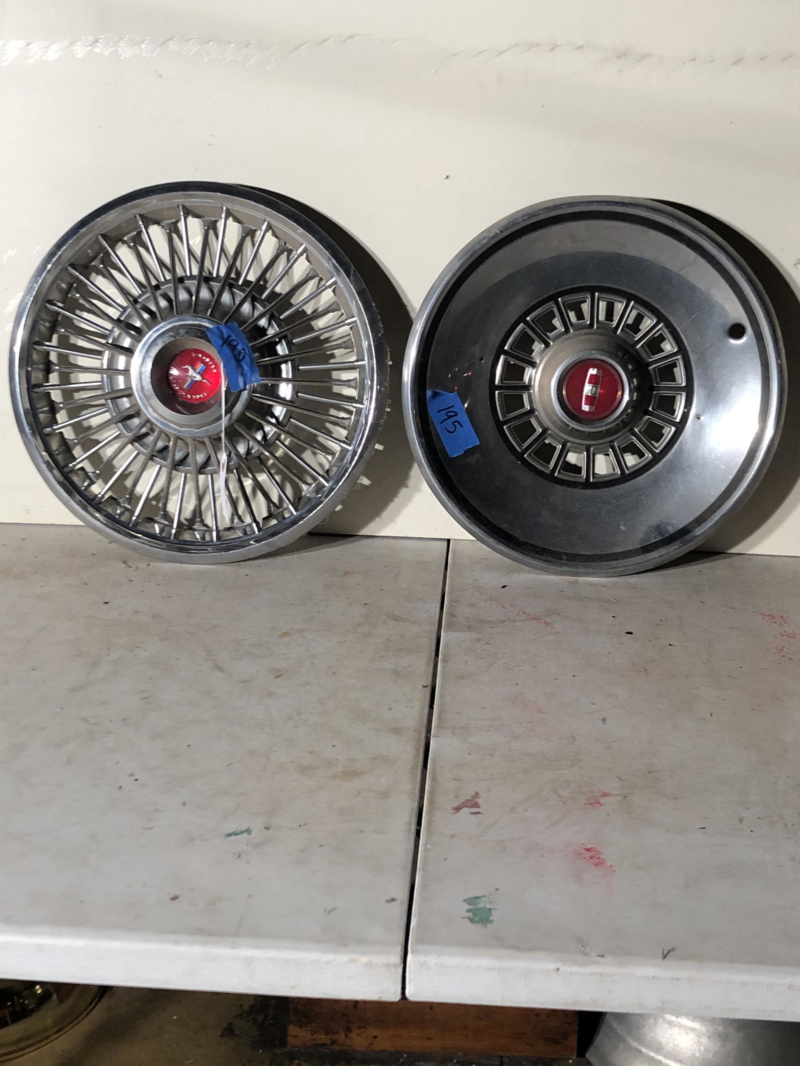 misc: lot of 2 hubcaps