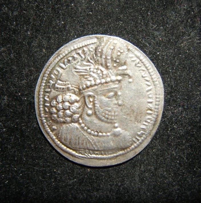 Central Asian Sasanian King Hormizd II ancient AR: Central Asian coinage > Sasanian Kings > Hormizd II (Ohrmazd), AD 303-309: AR Drachm (25.5 x 25mm, 4.3g), style A/1, mint A ("Ctesiphon"); bust facing right, wearing eagle crown with korymbos + Pahlav