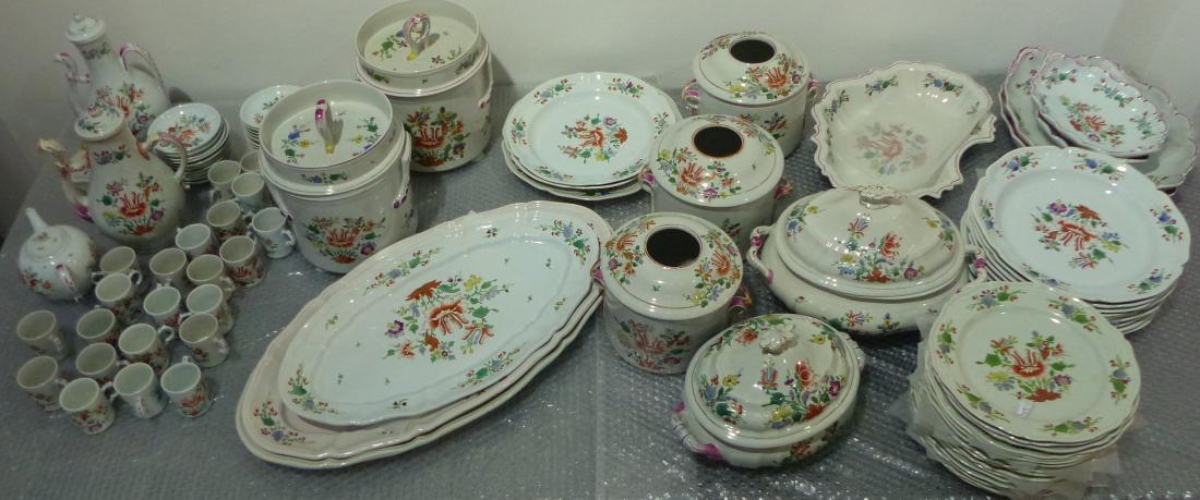 Umfangreiches Speise- und Kaffee-Service mit