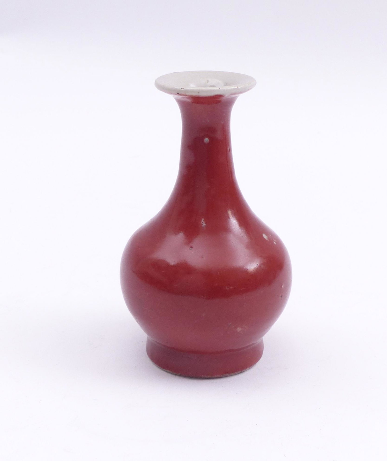 Kleine Vase mit ''Ochsenblut''-Glasur, China (1 of 2)