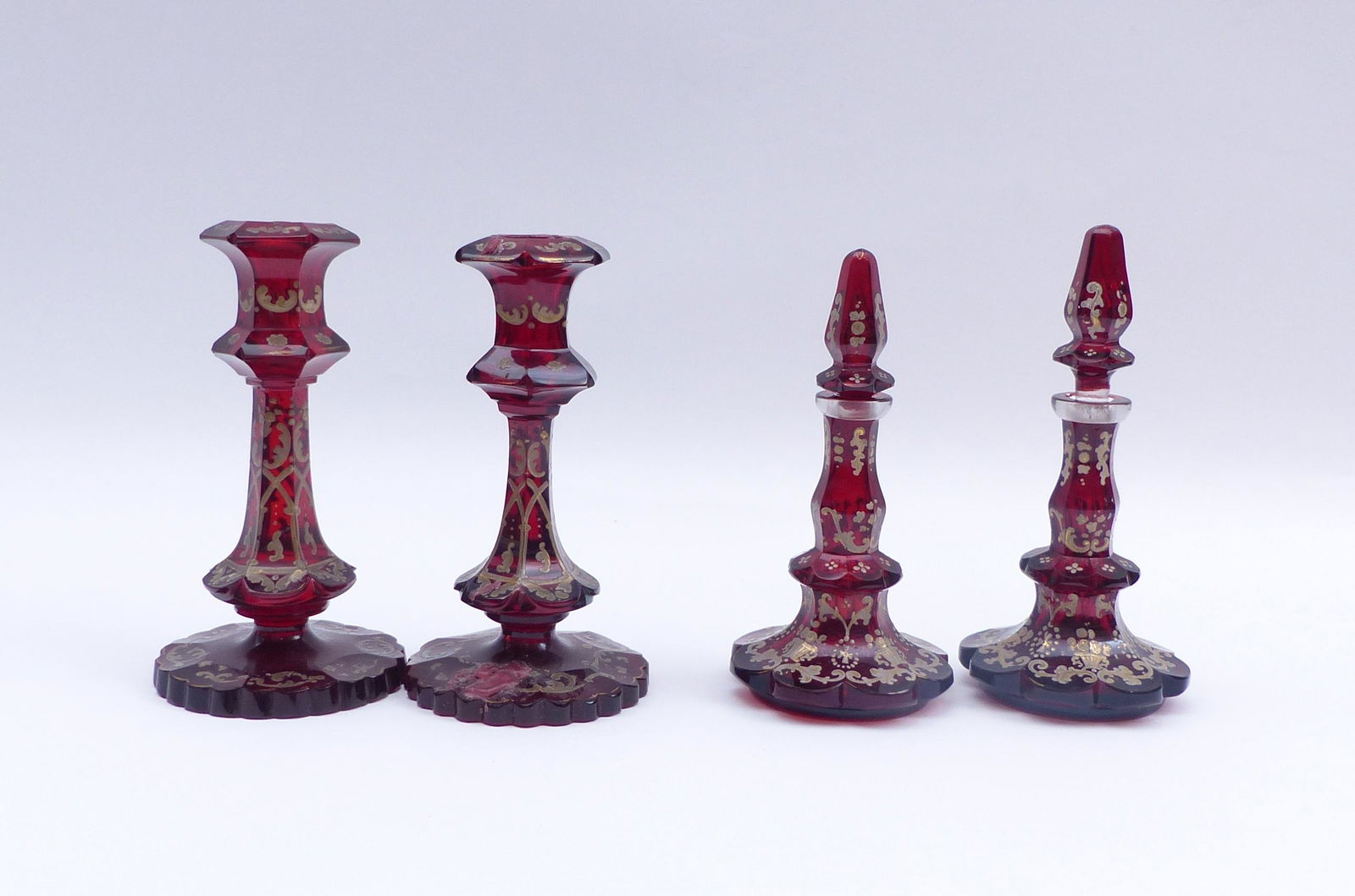 Paar Flakons und ein Paar Kerzenleuchter : Boehmen, M. 19. Jh. : (1 of 2)