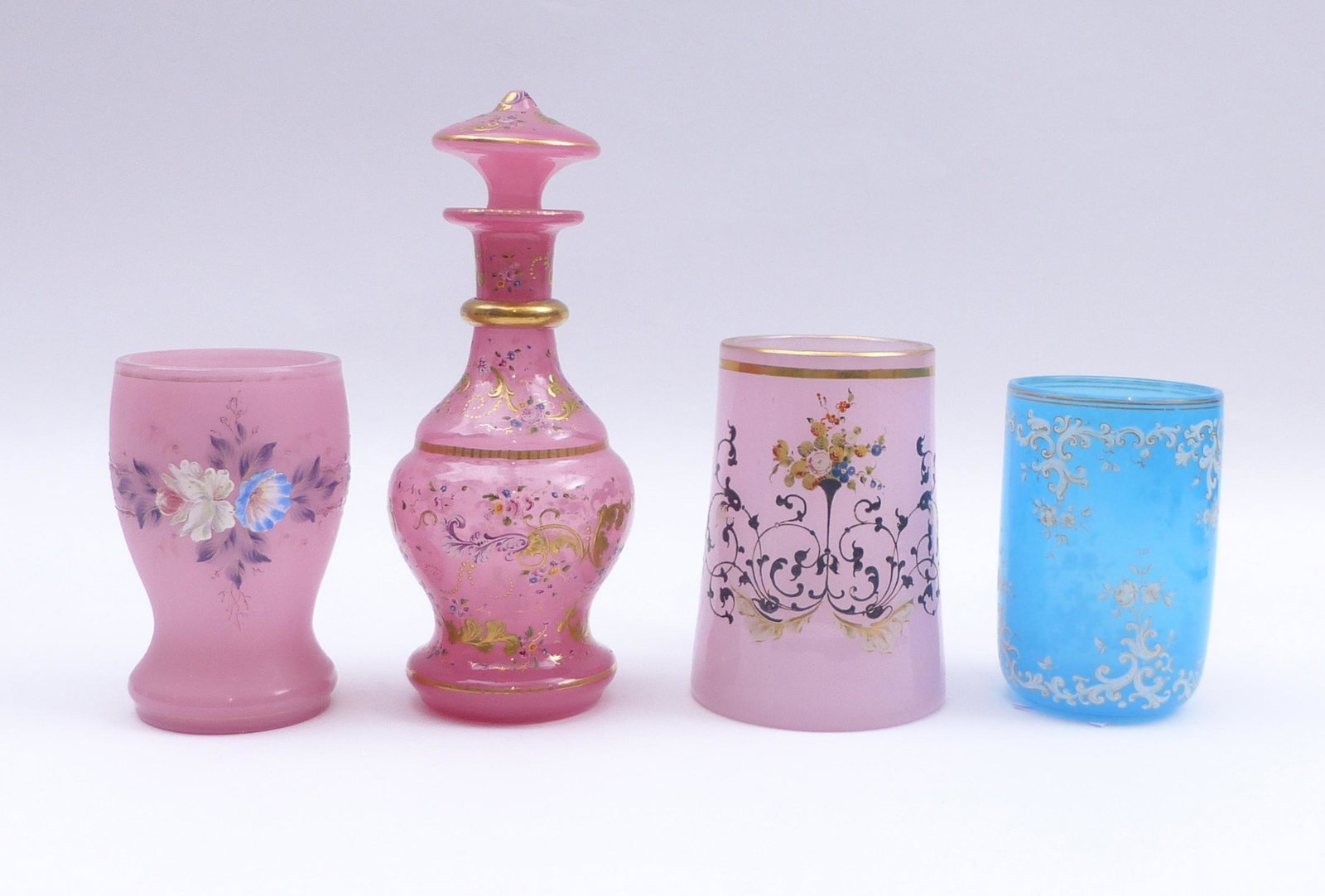 Vier Alabasterglaeser : Boehmen, M. 19. Jh. : (1 of 9)