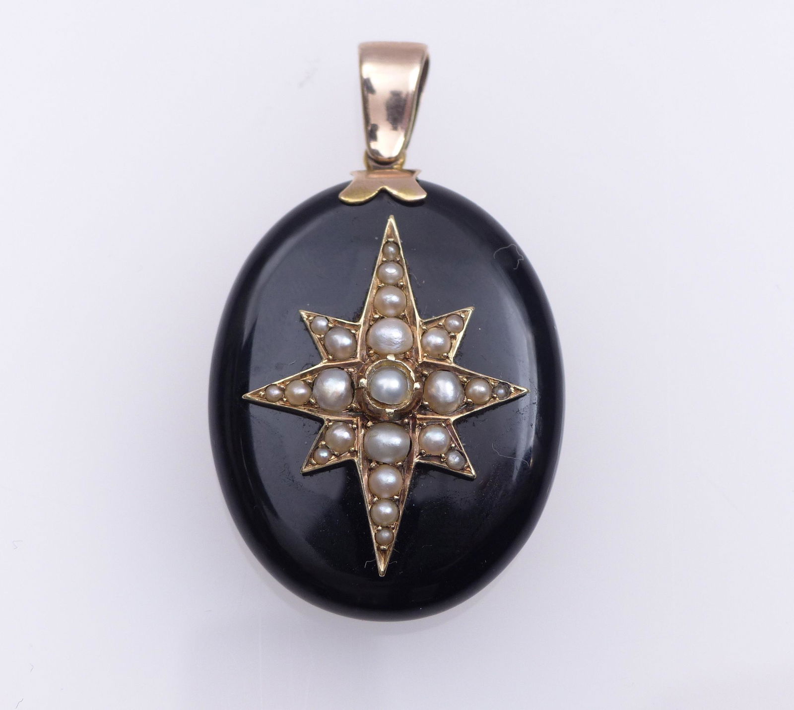 Grosser Trauerschmuck-Anhaenger : Um 1870 : (1 of 2)