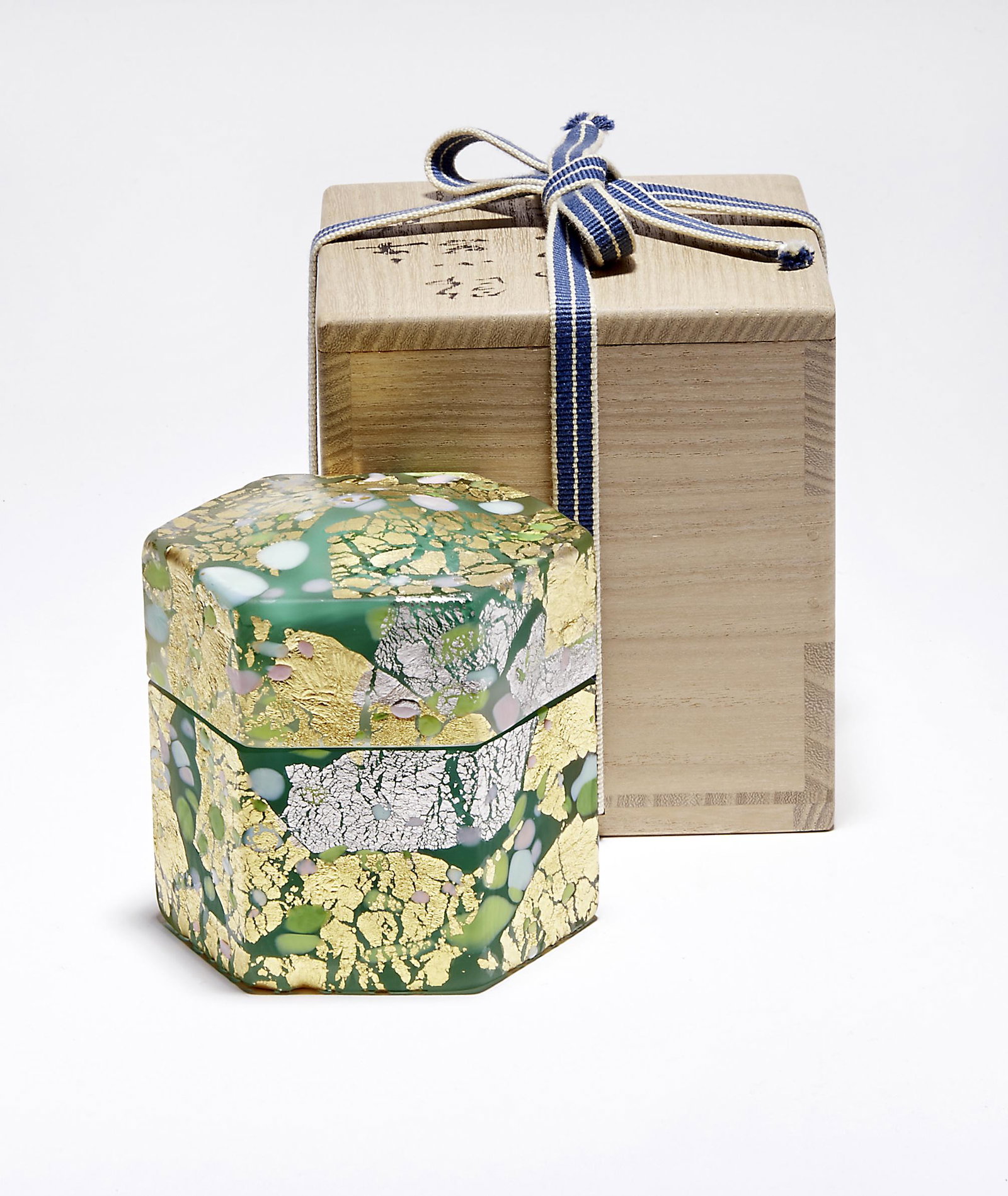 Fujita, Kyohei: Deckeldose (Kazaribako) in originaler Holzschatulle (1 of 1)