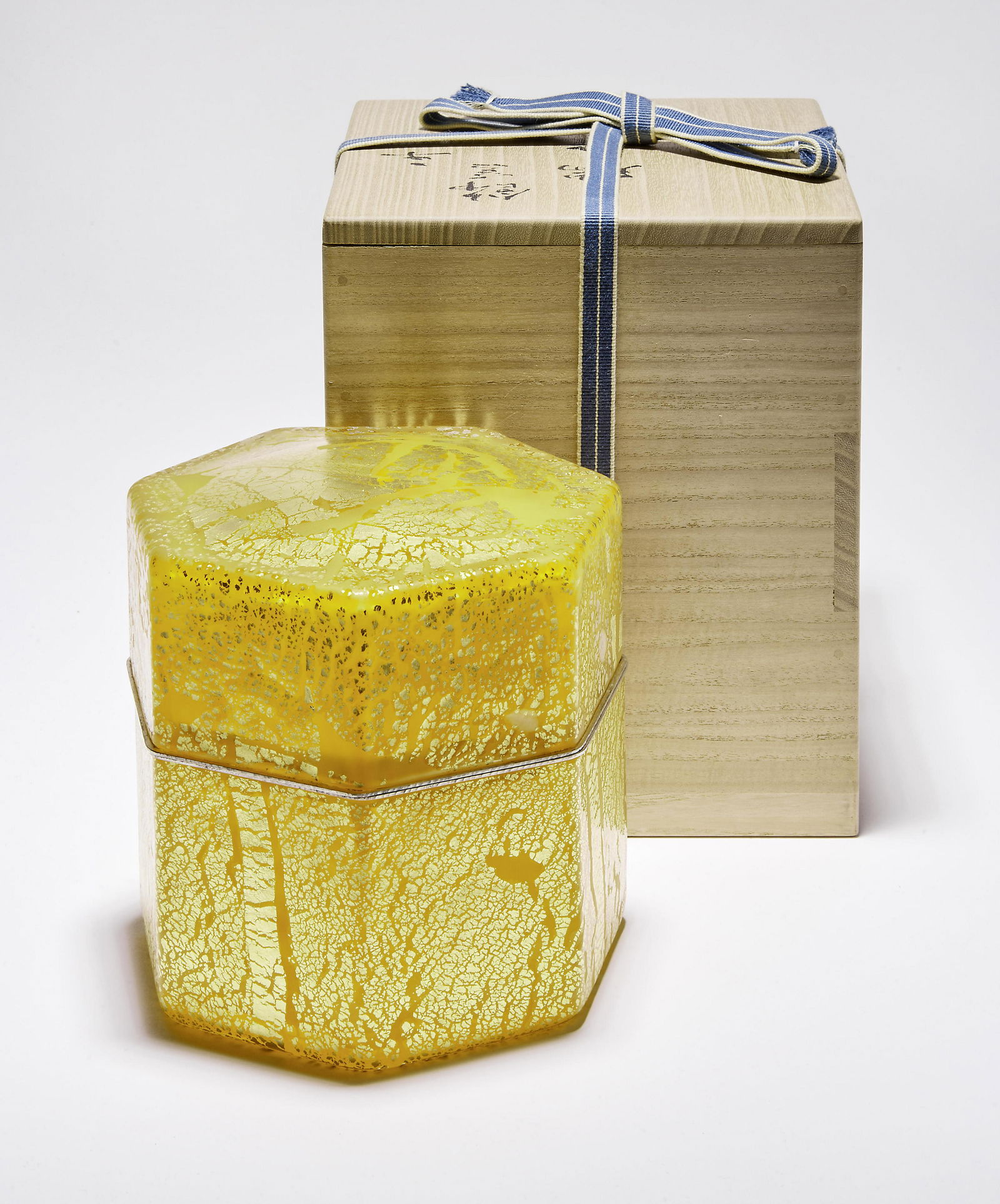 Fujita, Kyohei: Deckeldose (Kazaribako) in originaler Holzschatulle (1 of 1)