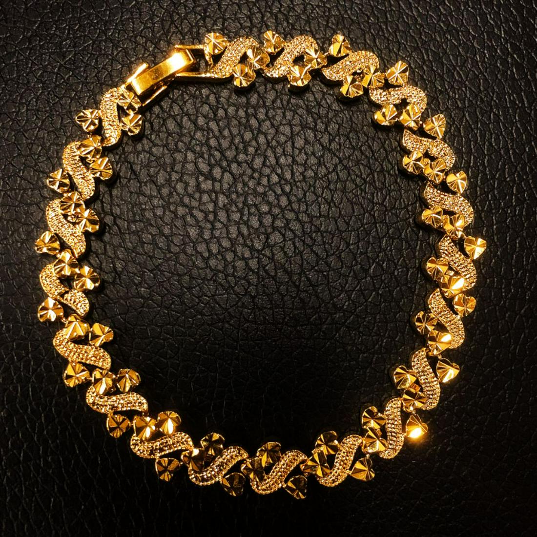 Heart Leaf Link Chain Bracelet Solid 24k Yellow Gold: Heart Leaf Link Chain Bracelet Solid 24k Yellow Gold Filled. View Photos For Further Details.