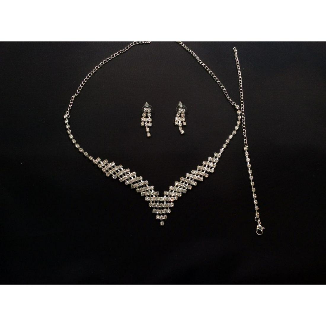 Czech Crystal Rhinestone Bridal Necklace Set: Perfect for a multitude of formal occasions from weddings to formal dances or events, this rhinestone crystal set is sure to dazzle. Complete with matching earrings and bracelet to complement the stun