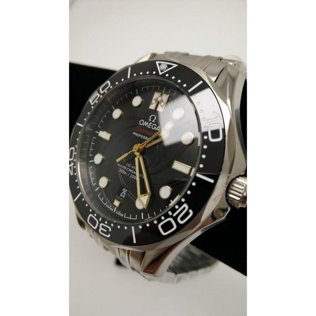 OMEGA Seamaster Automatic Black Dial Men's Watch: OMEGA Seamaster Automatic Black Dial Men's Watch. A sophisticated combination of aesthetics and technology. This Watch features a classy black dial with a stainless steel band. Also including a date w