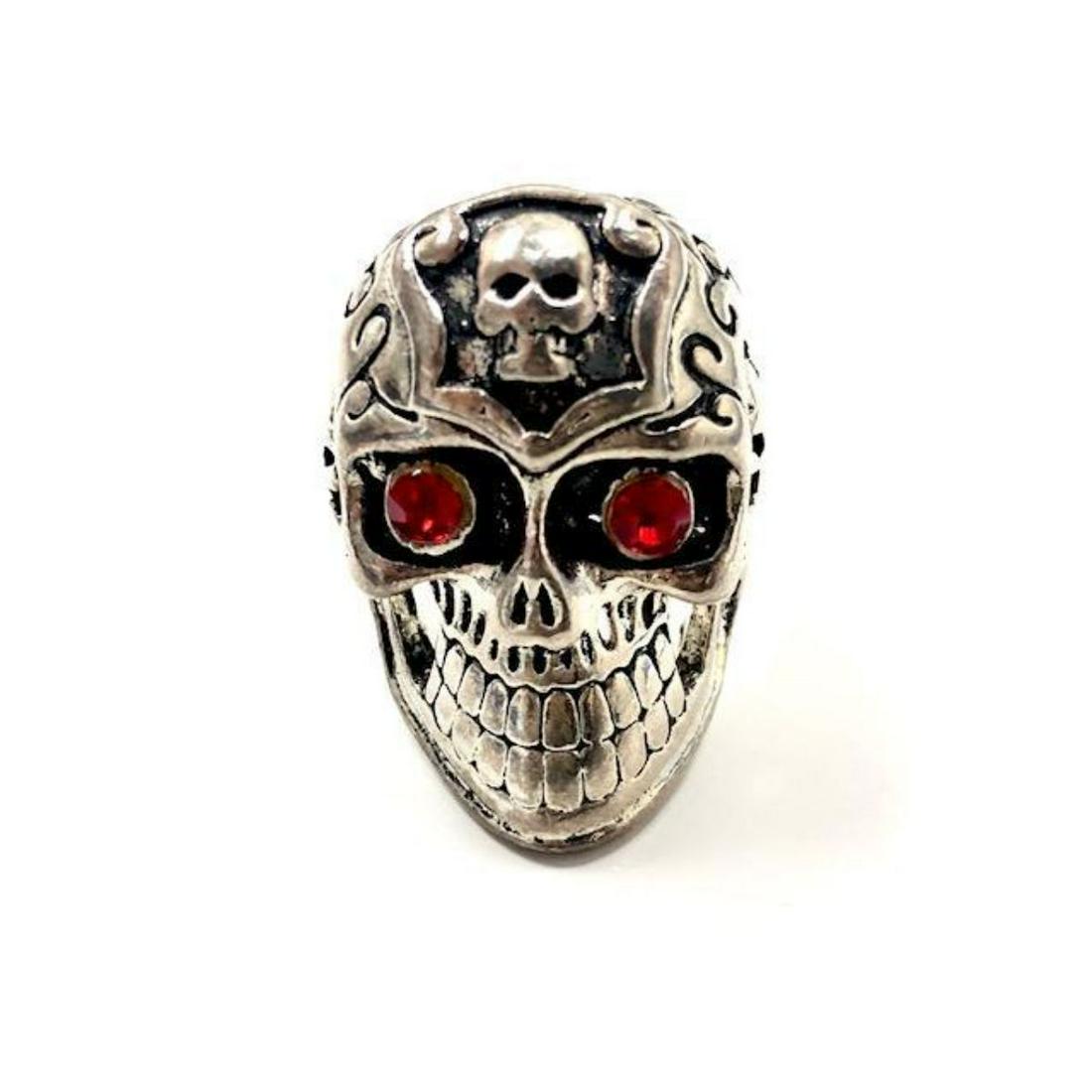 Size 11 Mens Gothic Skull Ring: Size 11 Mens Gothic Skull Ring. Please view photos for further details.