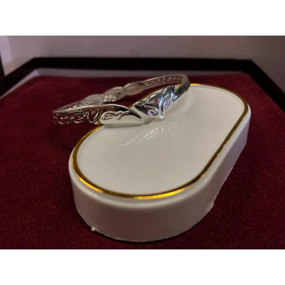 Ladies 925 Sterling Silver Plated Fox Bangle: Ladies 925 Sterling Silver Plated Fox Bangle. View Photos For Further Inspection