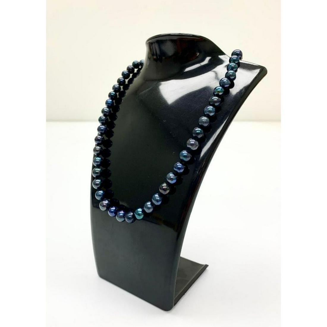 Ladies Tahitian Pearl Choker Style Necklace with 18K: Ladies Tahitian Pearl Choker Style Necklace with 18K Gold Plated Clasp. Sumptuous And Alluring, This Necklace Is A Classic Look That Will Complement Your Wardrobe For Years To Come. Each Pearl Shines 