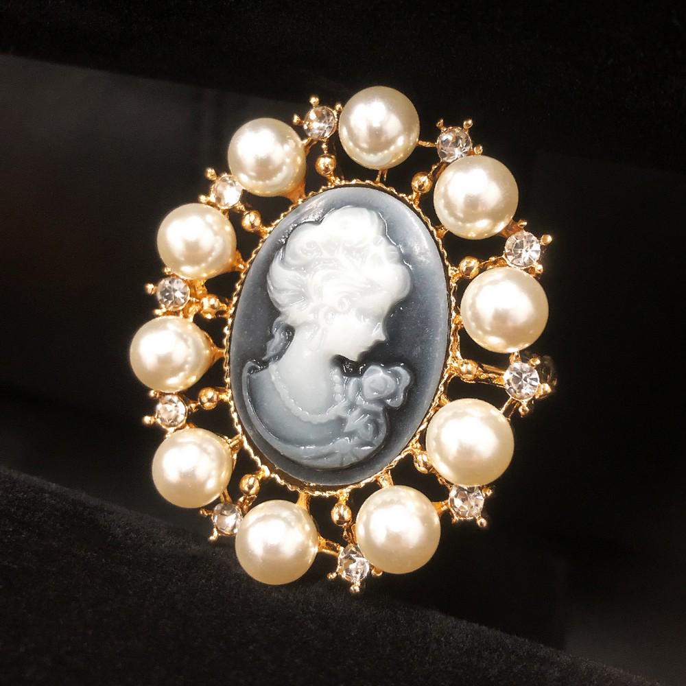 Grey And Gold Pearl Cameo Broach With Silhouette Of A (1 of 3)