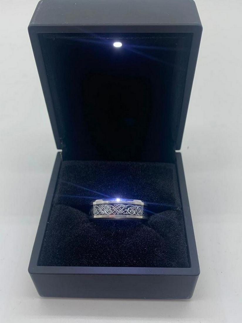 Titanium Mens/Women Celtic Dragon, Silver Ring: Titanium Mens/Women Celtic Dragon, Silver Ring Available in size 10. View photos for further details.