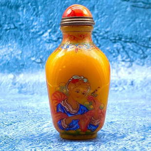 Exquisite Old Chinese Handmade Snuff Bottle: Exquisite Old Chinese Handmade Snuff Bottle Vibrant and bright hand painted, coloured glaze, old Chinese snuff bottle. Height:3.35"(85mm)Width:1.57"(40mm) Weight:132g View photos