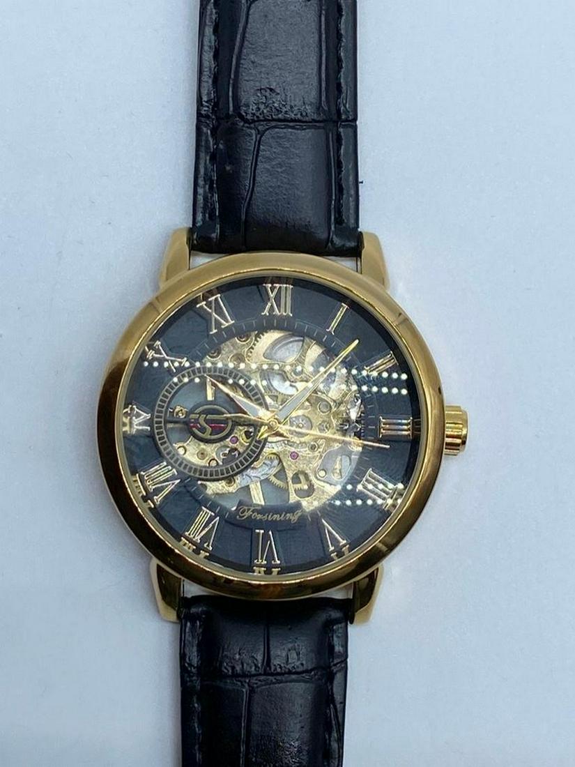 Forsining Mens Black Leather Strap Mechanical Watch: Forsining Mens Black Leather Strap Mechanical Watch Stainless steal back with black leather strap. 12 hour dial in Roman numerals. Not water resistant. Band and lug width 20 mm View photos for further