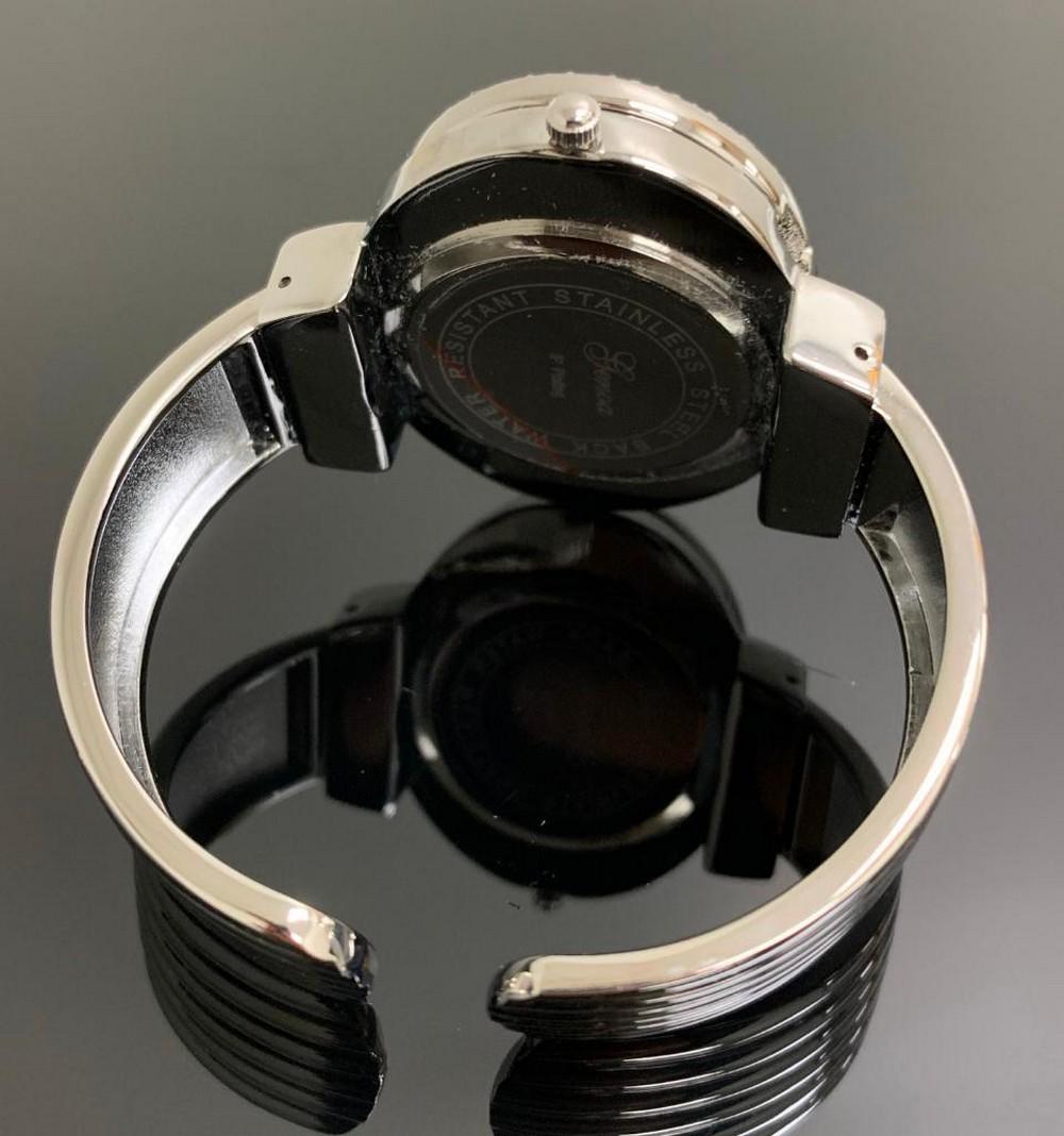 Tigers Eye Locket Style Banded Geneva Watch: Tigers Eye Locket Style Banded Geneva Watch. Please view photos for further details.