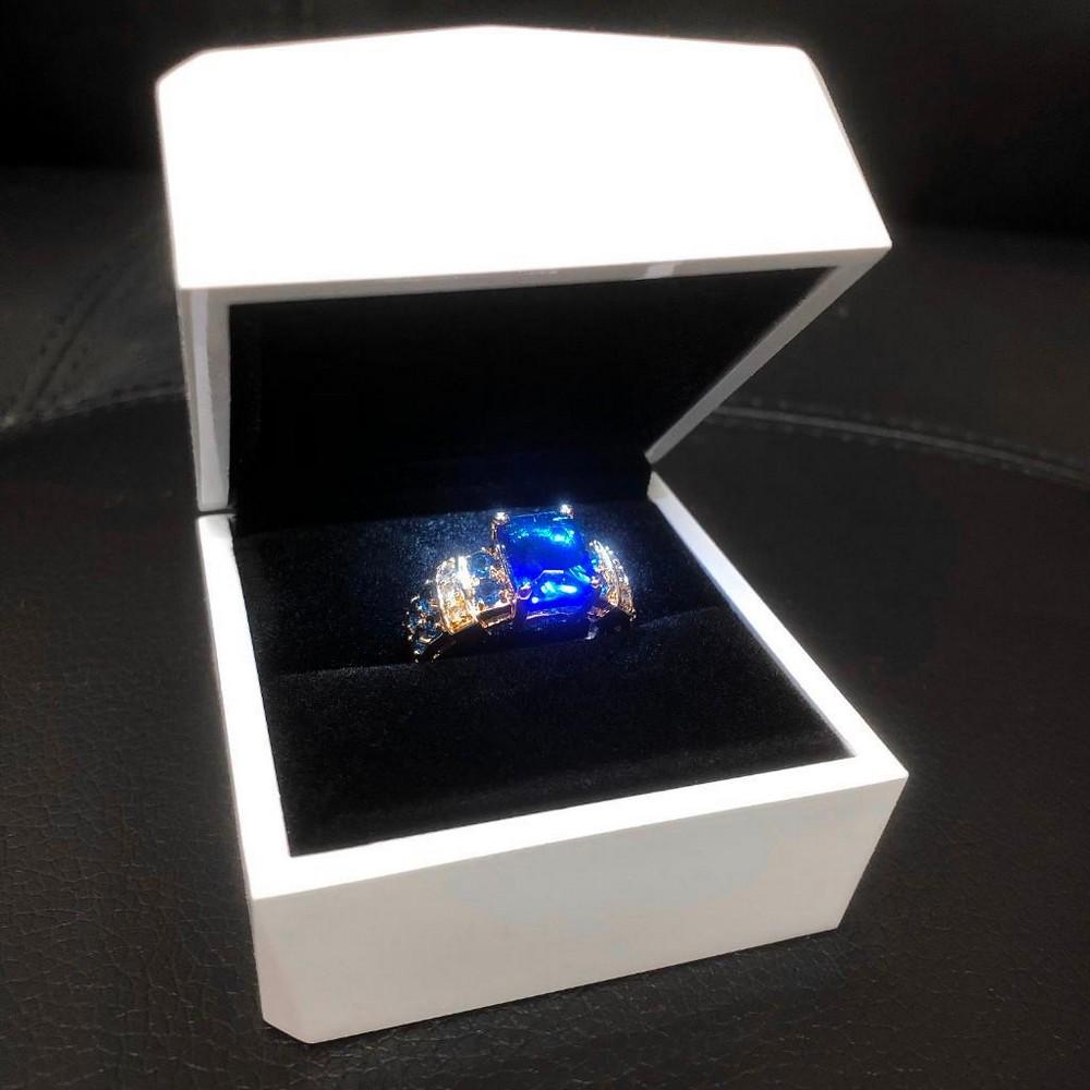 Tanzanite 6ct Main Stone Marked 10kt Woman's Ring With LED Case (1 of 1)