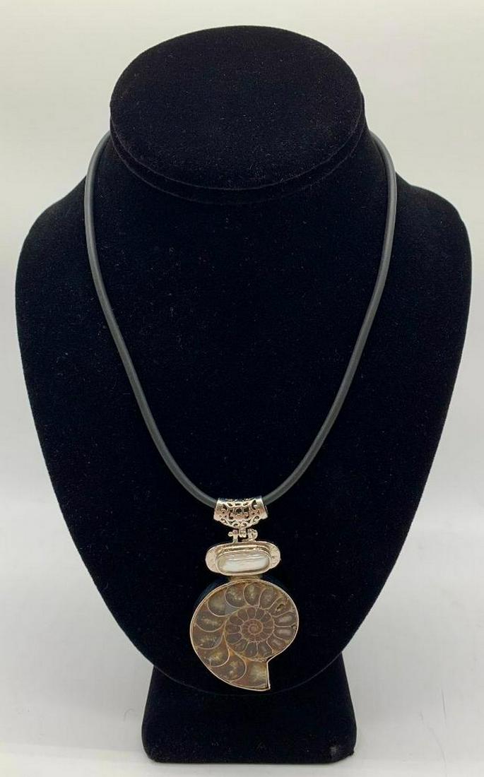 Stunning White & Brown Biwa Pearl Snail Pendant: Stunning White & Brown Biwa Pearl Snail Pendant Biwa Pearls are said to have the powers that purify the thoughts that flow through the body and mind. Wear this beautiful pendant and feel the power