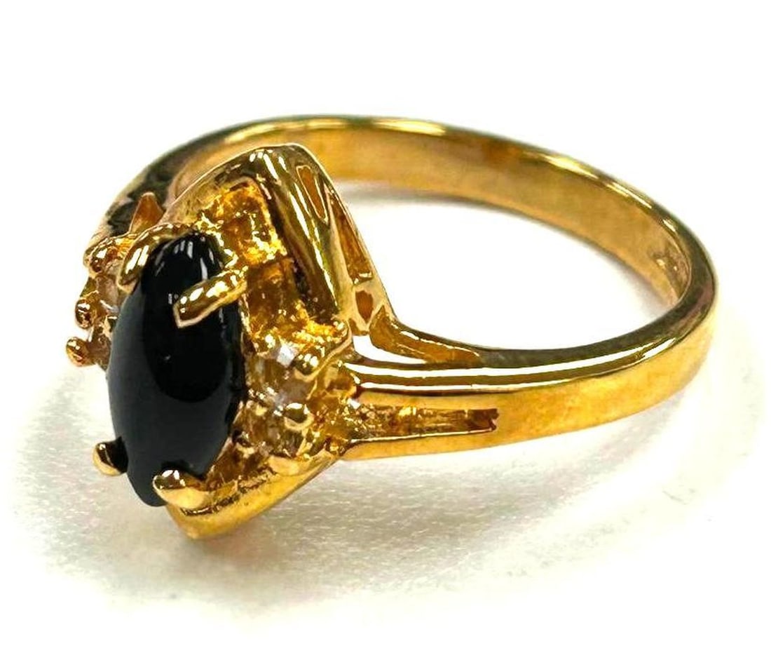 Black Onyx Eye Stone Set In A Solitaire Crown With Austrian Crystals 18KTGP Ring Size 6: Black Onyx Eye Stone Set In A Solitaire Crown With Austrian Crystals 18KTGP Ring Size 6 Crafted to perfection, this exquisite ring features a striking black onyx eye stone set in a solitaire crown des