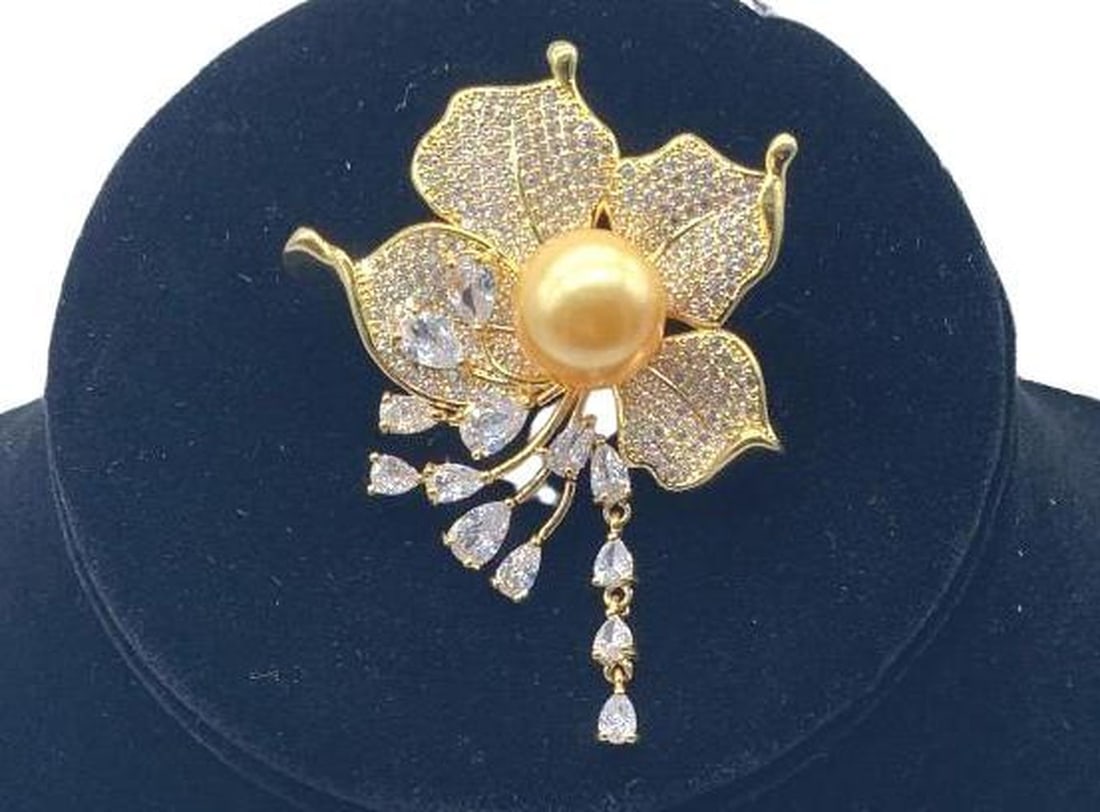 Beautiful Golden Pearl Floral Brooch (1 of 2)