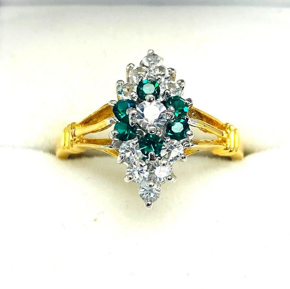 Designer Green & Clear Swarovski Crystals 18KT GEP Size 9 Ring (1 of 2)