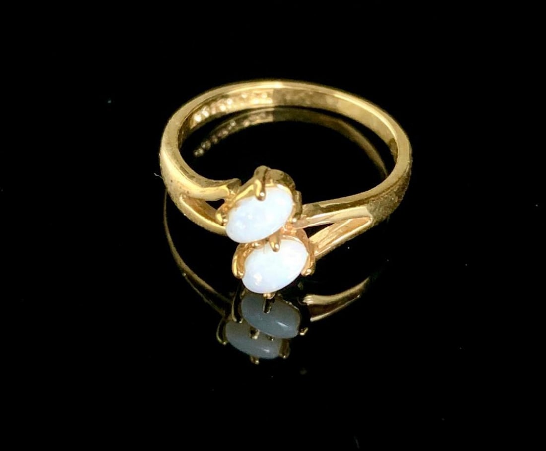 Size 5 .18ct Oval Cut White Opals in 18K Gold Plated Ring (1 of 3)