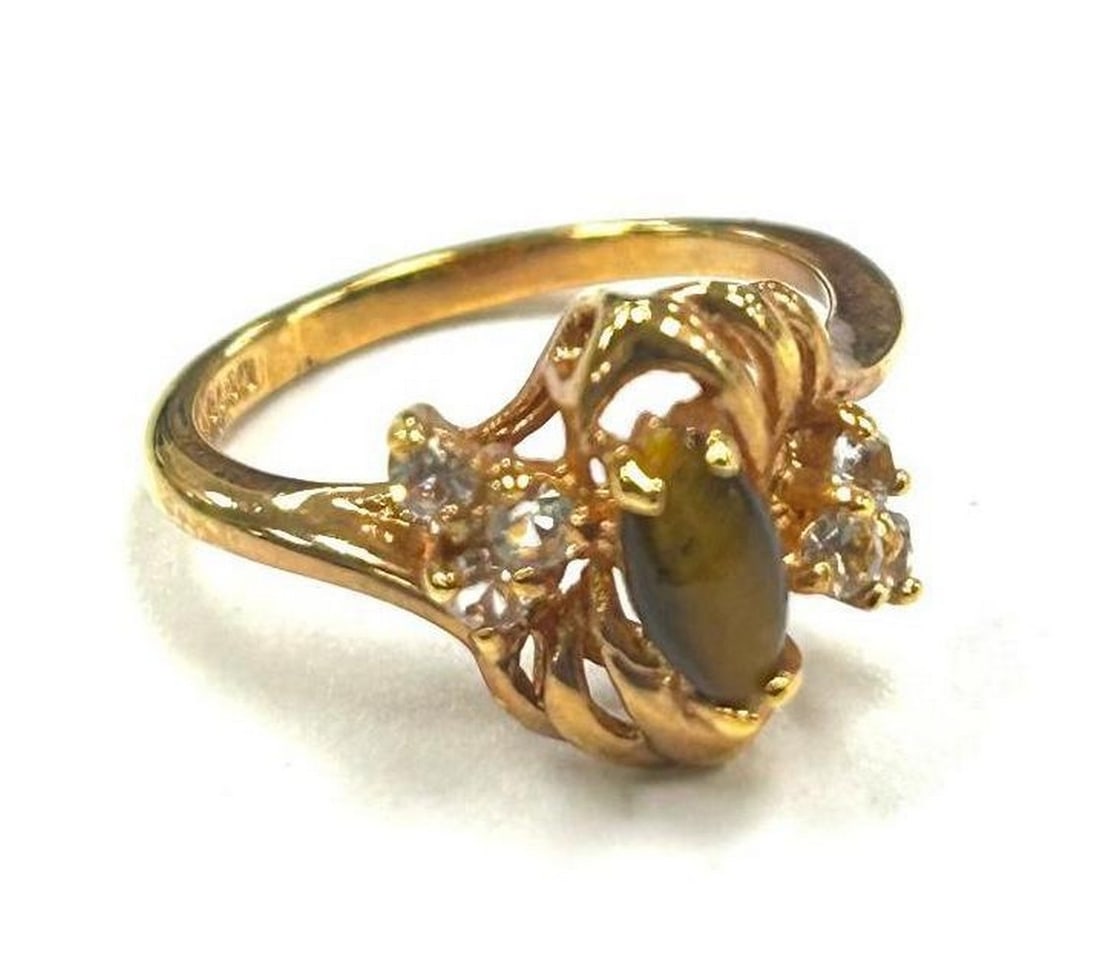 Intricate Tigers Eye Brilliance 18KTGP Ring Size 6: Intricate Tigers Eye Brilliance 18KTGP Ring Size 6 Tiger's Eye is commonly a metamorphic rock that comes in shades of reddish brown with iron stripes. The meaning of Tigers Eye is self-confidence