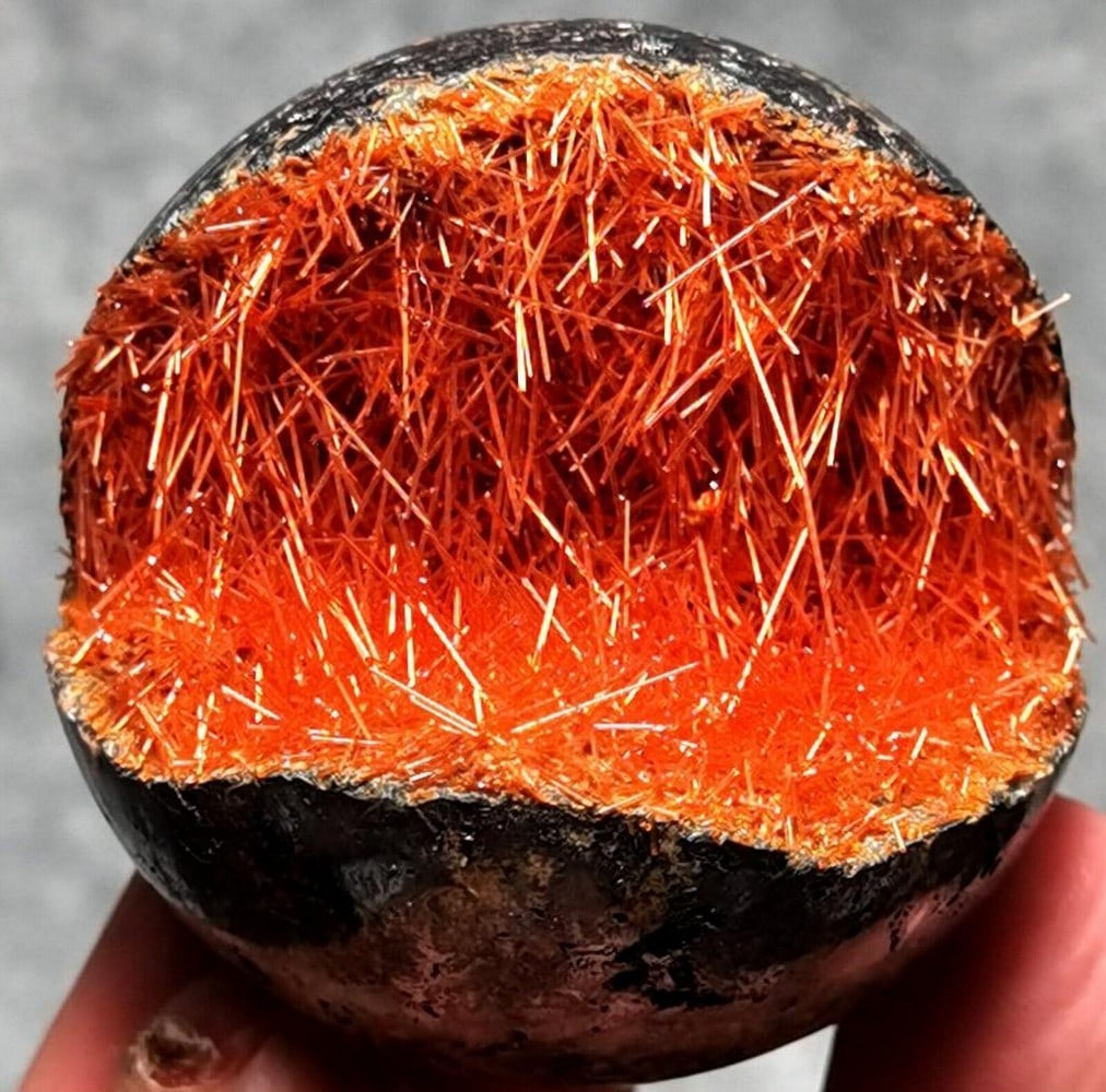 186g Natural rare magnesite acicular energy ball mineral specimen: 186g Natural rare magnesite acicular energy ball mineral specimen Weight: 186g Length:50mm Width:50mm Height:50m View Photos For Further Details