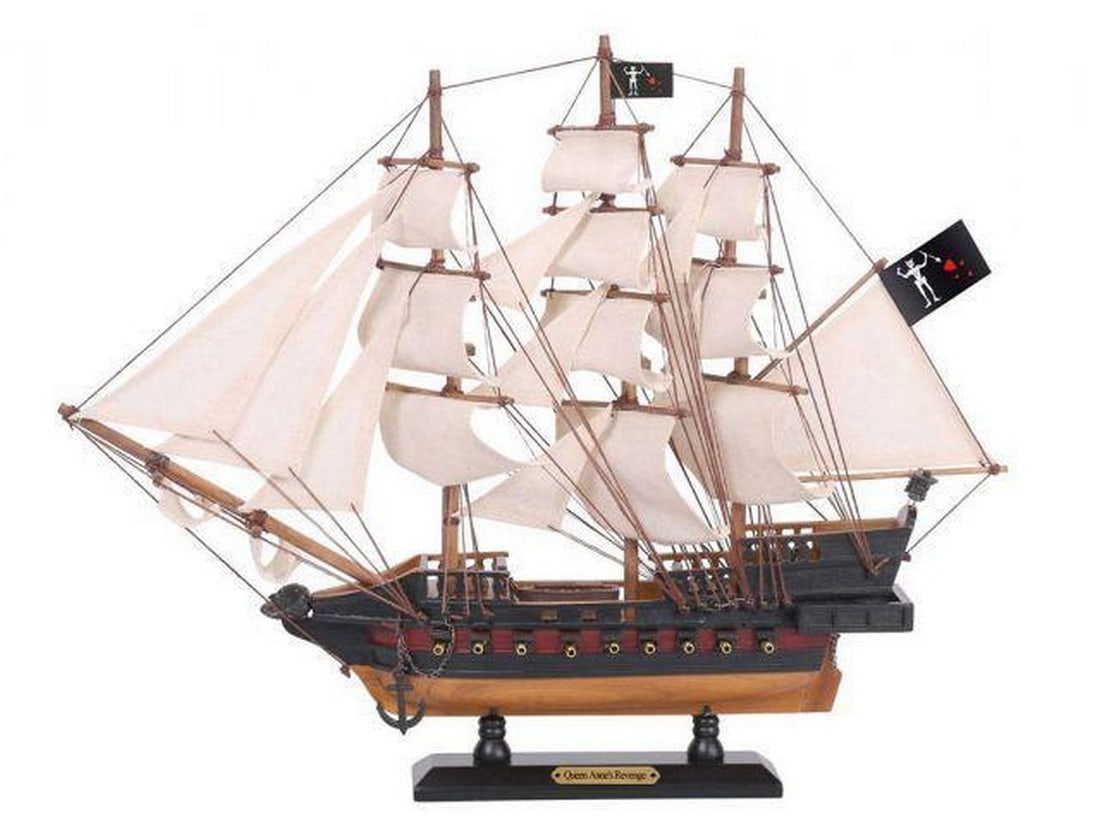 Wooden Blackbeard's Queen Anne's Revenge White Sails Limited Model Pirate Ship 15" (1 of 3)