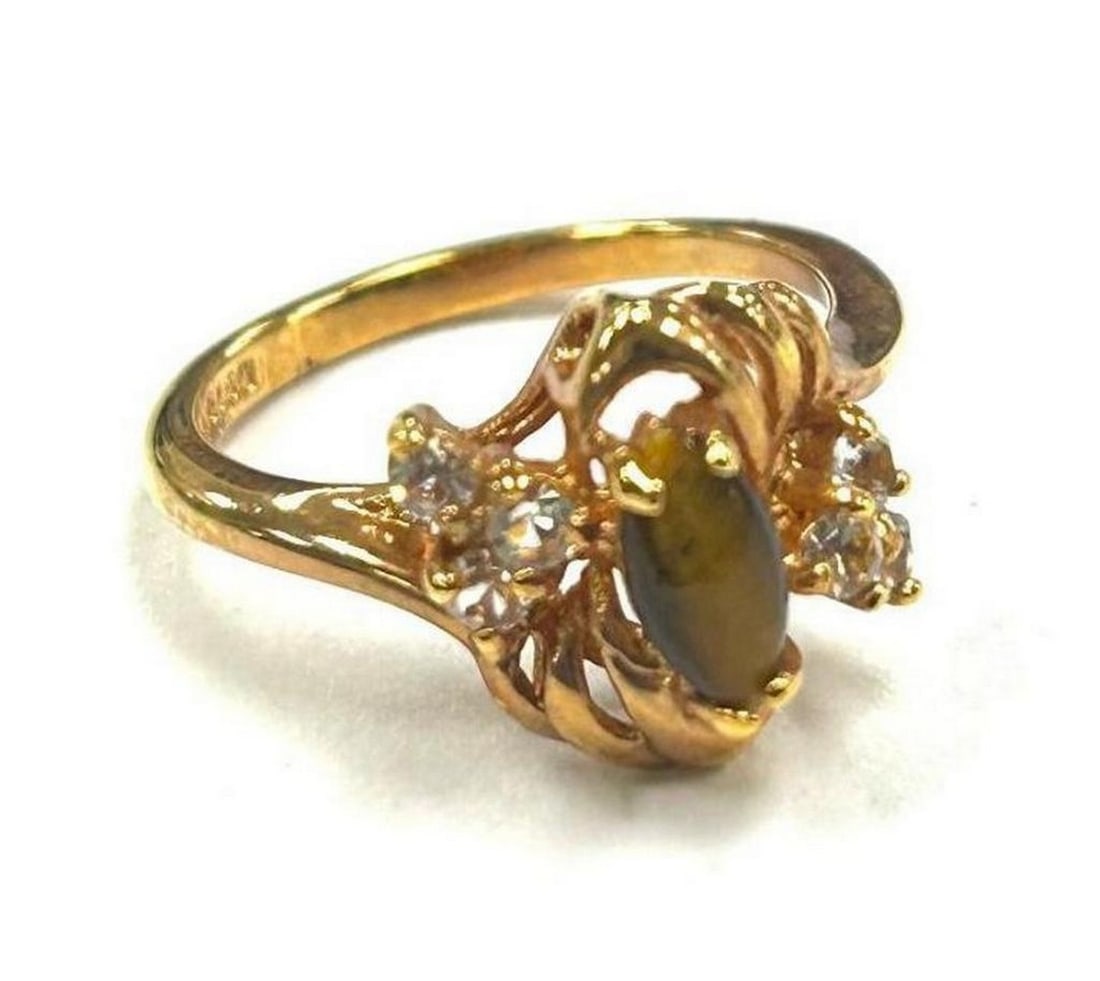 Intricate Tigers Eye Brilliance 18KTGP Ring Size 6: Intricate Tigers Eye Brilliance 18KTGP Ring Size 6 Tiger's Eye is commonly a metamorphic rock that comes in shades of reddish brown with iron stripes. The meaning of Tigers Eye is self-confidence