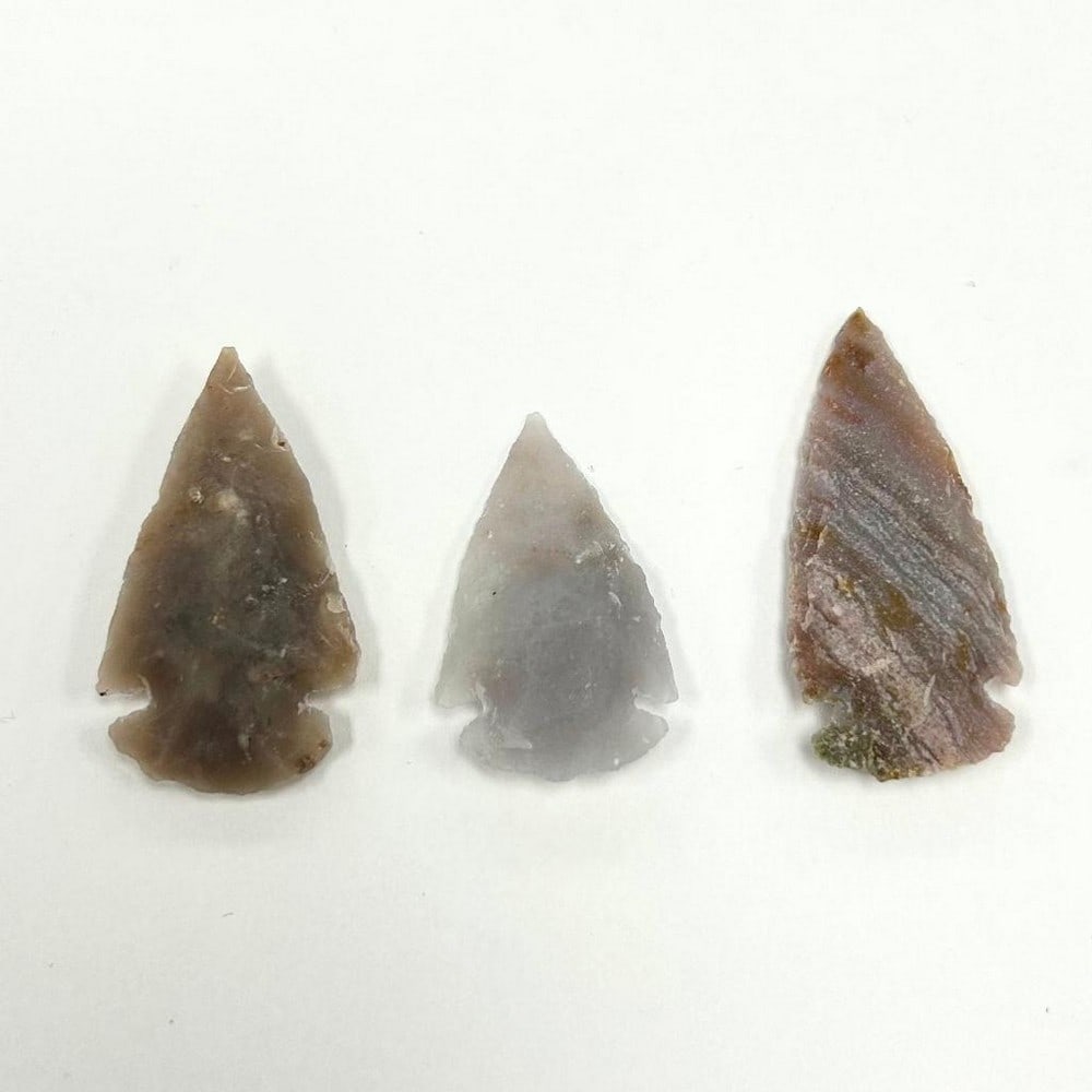 Lot Of 3 Natural Flint Rock Arrowheads (43mm - 34mm) (1 of 2)