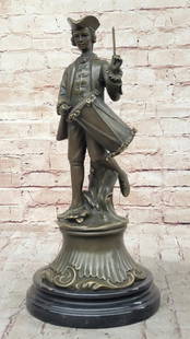 American Revolutionary War Drummer Original Bronze Statue - 15.5" x 7.5": American Revolutionary War Drummer Original Bronze Statue - 15.5" x 7.5" This striking bronze sculpture captures the essence of a Civil War drummer, essential for battlefield communication.
