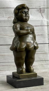 Botero's Curvaceous Young Woman Modern Art Bronze Sculpture on Marble Base - 13" x 4.5": Botero's Curvaceous Young Woman Modern Art Bronze Sculpture on Marble Base - 13" x 4.5" Introducing a contemporary bronze sculpture titled "Botero's Curvaceous Young Woman," sk