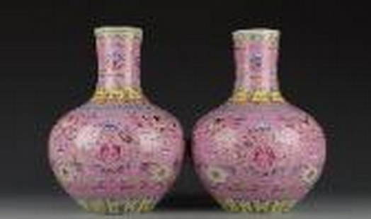 Pink ground famille rose foliage  bottle vases pair: Pink ground famille rose foliage bottle vases pair  Chinese Name: ???-??????????????????  Dimensions: height 33.5cm&#xff0c;mouth diameter 8cm&#xff0c;middle diameter 23cm&#xff0c;bottom diameter 11cm?