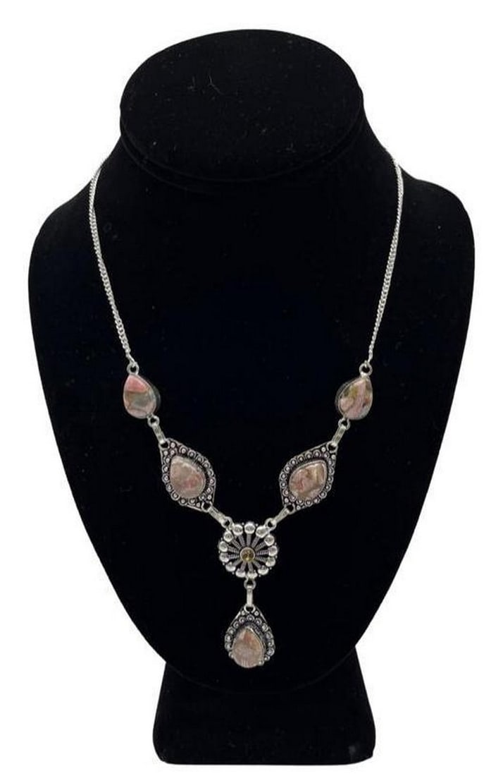925 Sterling Silver Necklace with Rhodochrosite Citrine: 925 Sterling Silver Necklace with Rhodochrosite Citrine Rhodochrosite is a stone that integrates physical and spiritual energies, stimulating love and passion while energizing the soul. Rhodochrosite 