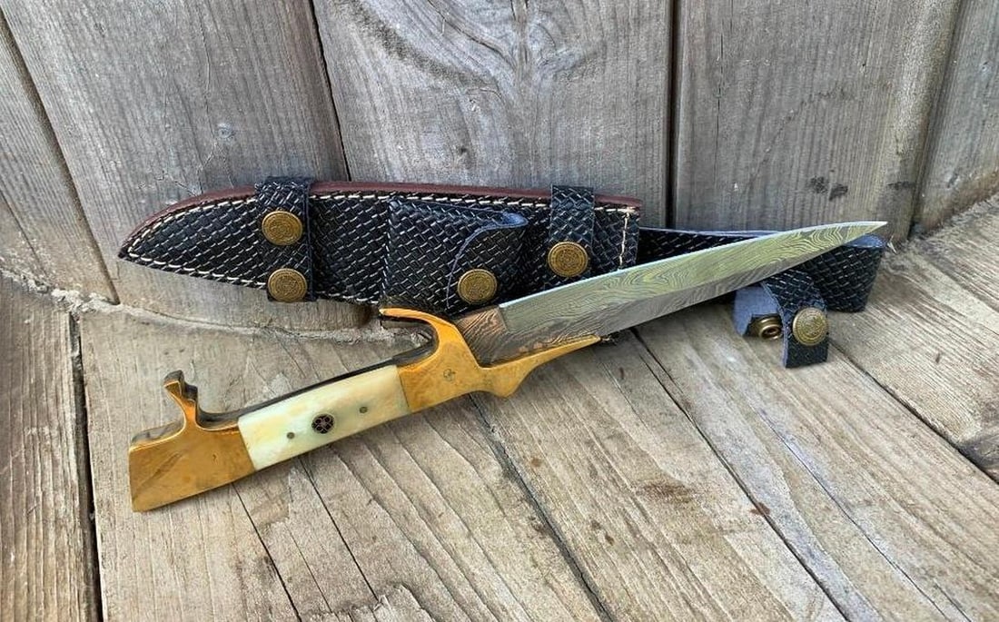 Grave Keeper Damascus Steel Blade Hunting Knife