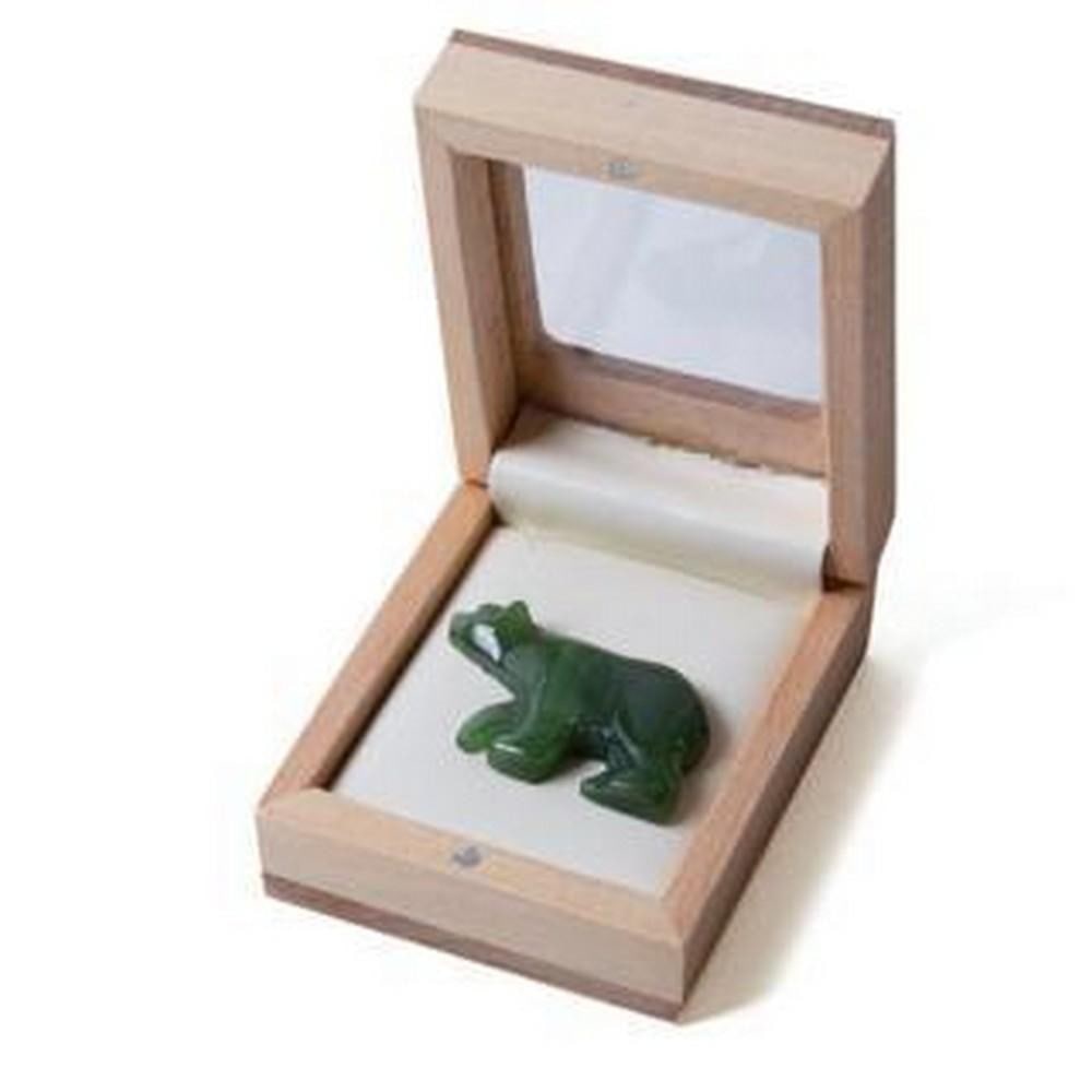 Hand Carved Canadian Jade Polar Bear Brooch (1 of 1)