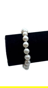 7" Genuine Natural 9mm-10mm Baroque Freshwater White Pearl Bracelet: 7" Genuine Natural 9mm-10mm Baroque Freshwater White Pearl Bracelet. A Bracelet With A Little Bit Large White Pearls That can Grab The Attention Of A Crowd. Bracelet Has a Pretty Flower Push Clasp