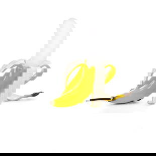 Banana-Shaped LED Table Lamp: Banana-Shaped LED Table Lamp Elevate your space with the Banana LED Table Lamp, a masterpiece of modern minimalism that seamlessly merges functionality and artistry. This unique lamp is not only a sou