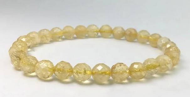Citrine Glow Faceted Bracelet: Citrine Glow Faceted Bracelet  The Citrine Glow Faceted Bracelet showcases the brilliant golden hues of citrine, expertly faceted to reflect light with every movement. Known for its vibrant energy, ci