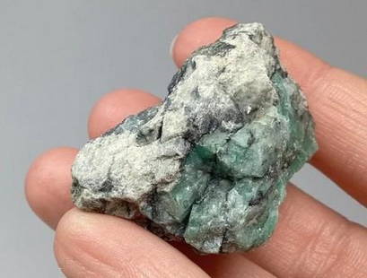 Emerald Rough Crystal Chunk: Emerald Rough Crystal Chunk  This Emerald Rough Crystal Chunk features the rich, deep green of natural emerald in its raw, uncut form. Known for its connection to love and renewal, emerald is a precio