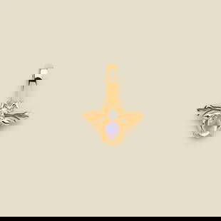 Vermeil Gold & Blue Moonstone CZ Bee Gemstone Charm: Vermeil Gold & Blue Moonstone CZ Bee Gemstone Charm From the smallest connections to the strongest bonds, we are always stronger together. Featuring a luminous blue moonstone and a delicate CZ,