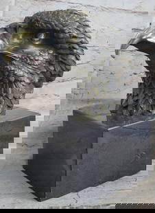 Original Majestic Eagle Bust Bronze Sculpture Signed Milo - 17lbs: Original Majestic Eagle Bust Bronze Sculpture Signed Milo - 17lbs Discover the commanding presence of the magnificent Bald Eagle through this captivating bronze sculpture. As the national animal