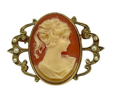 Victorian Essence Peach Lady Cameo Brooch: Victorian Essence Peach Lady Cameo Brooch  Unveil an era of refined beauty with our Victorian Essence Peach Lady Cameo Brooch. Meticulously carved to capture the allure of a bygone time, this delicate