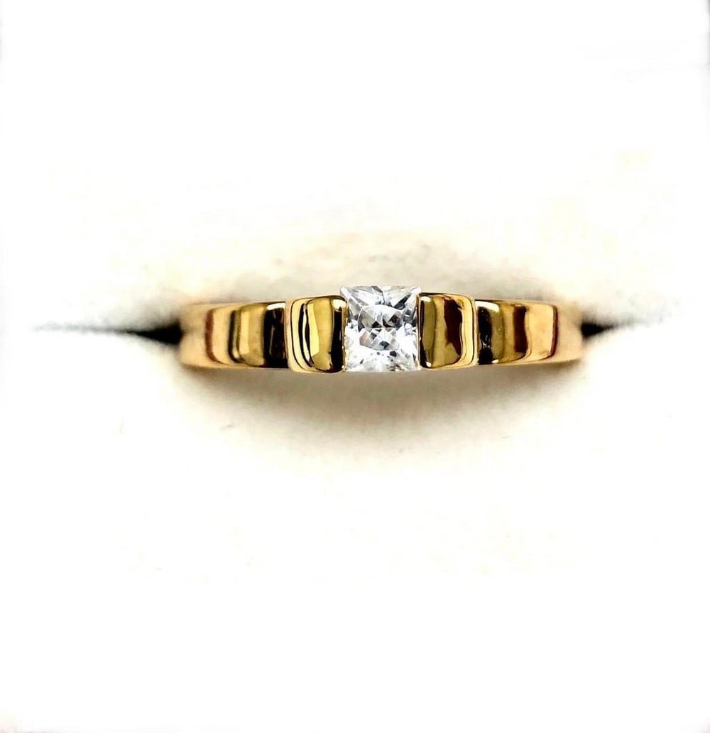 Size 8 Swarovski Crystals In 18KTGP Yellow Gold Electroplate Finish Ring (1 of 4)