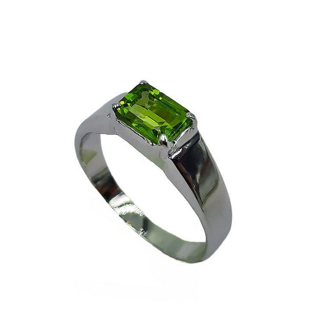 Minimalist Green Peridot Octagon Ring (1 of 1)